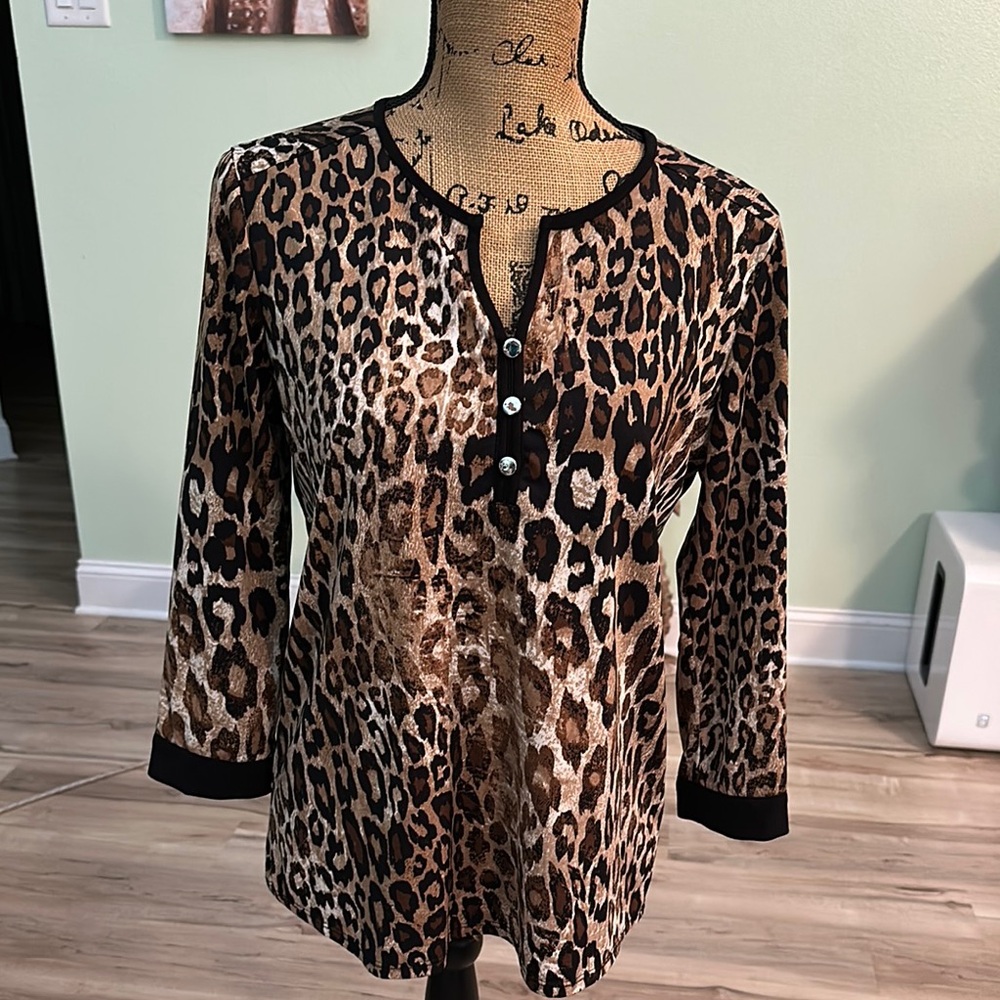 Notations Leopard Print Women's Top.